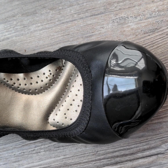 Foldable Women's Black Ballet Flats - Picture 5 of 5
